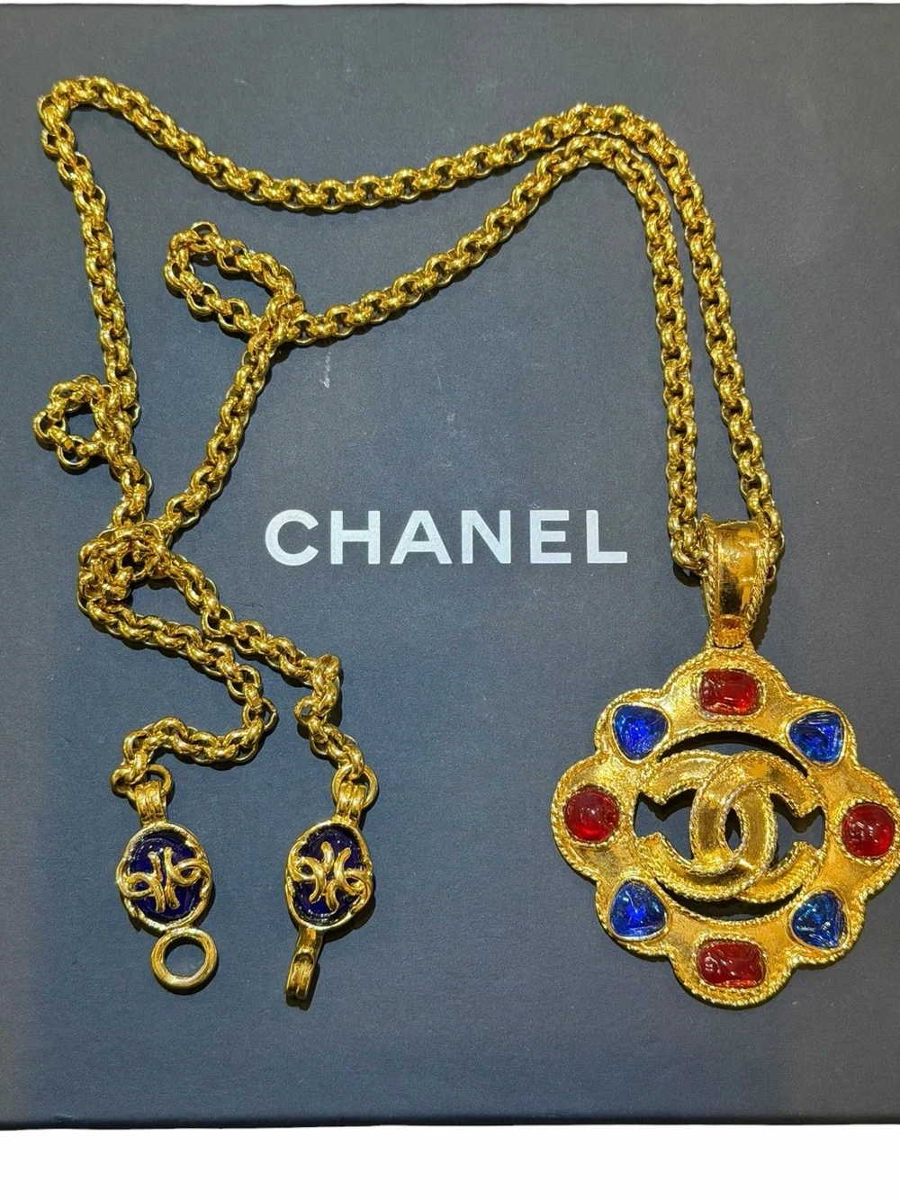CHANEL RARE Gold-Plate Gripoix Pendant Necklace